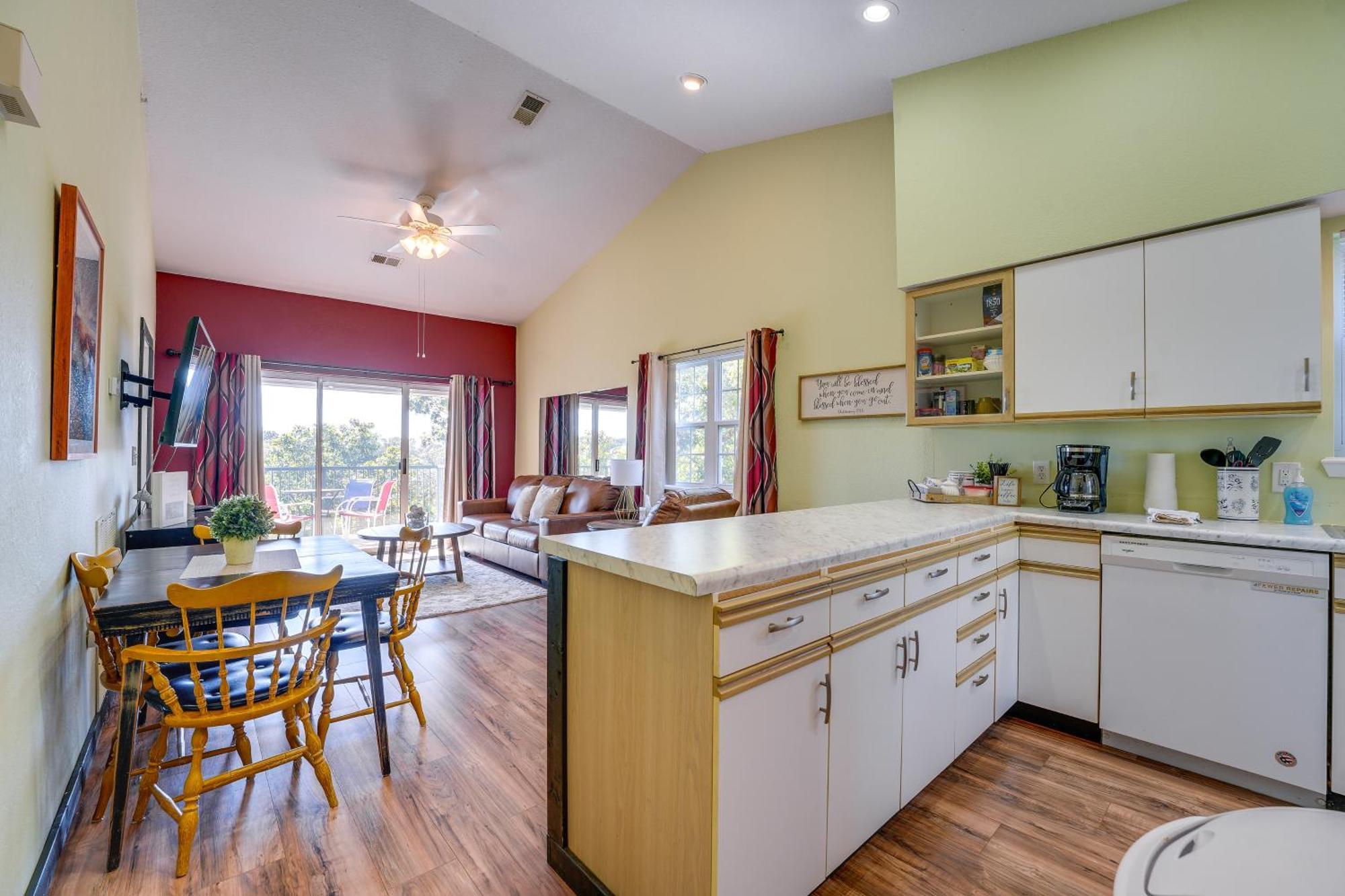 Vibrant Holiday Hills Resort Condo With Balcony Branson Bagian luar foto